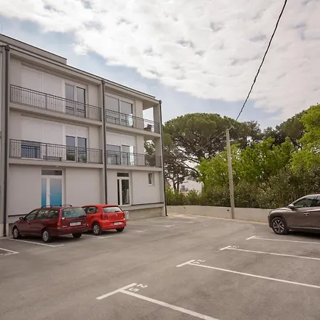1 Apartment