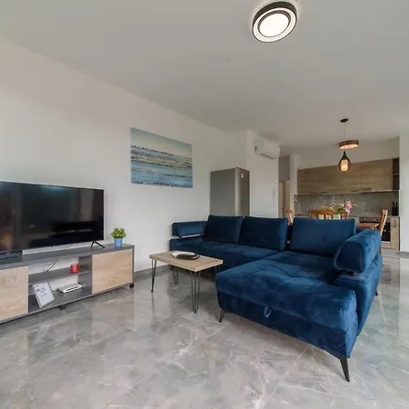 1 Apartment *