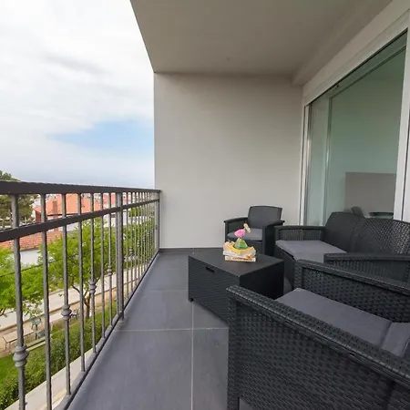 Apartman 1 *